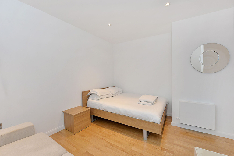 Bedroom 3, The Kensington Residencies, London