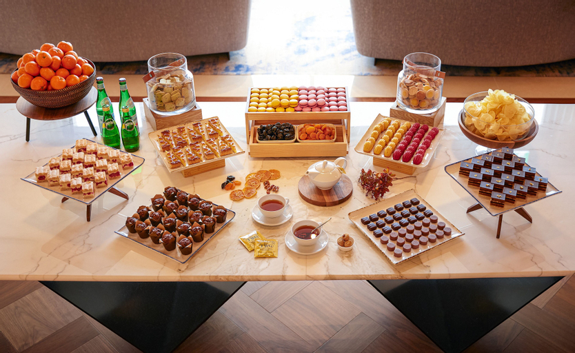 Food & Drinks 19
