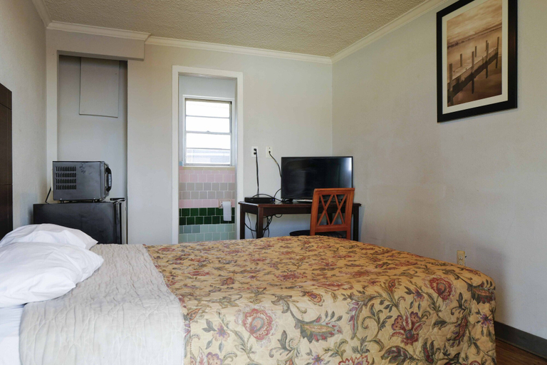 Bedroom 3, Richmond Motel, Richmond