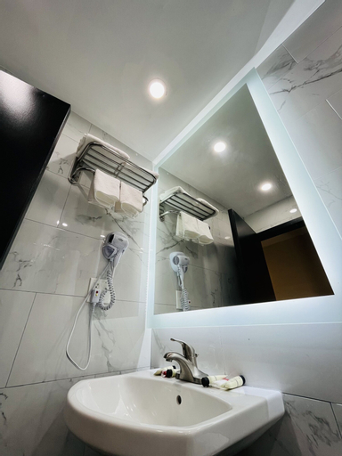 Bathroom 12