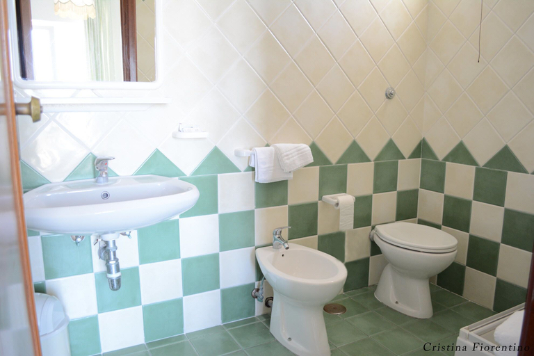 Bathroom 4, Hotel La Ginestra, Napoli
