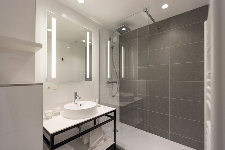 Bathroom 5, Hotel Riva Art & Spa, Alpes-Maritimes