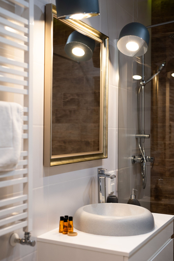 Bathroom 5, City Lights Apartments, Kraków City