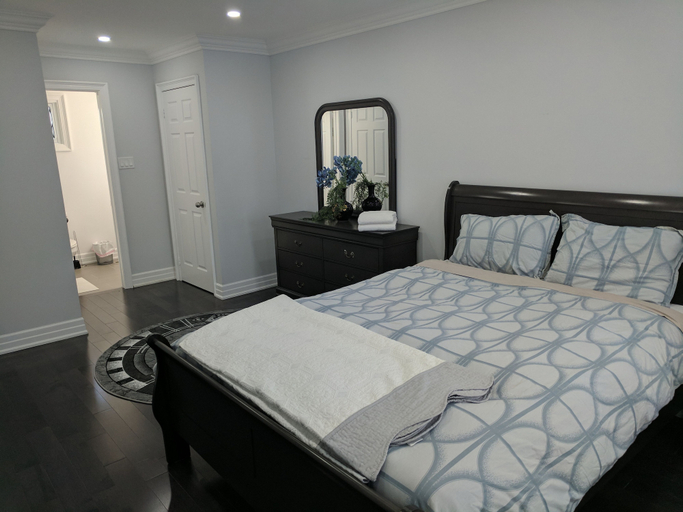 Bedroom 2, QuickStay - Beautiful 5bdrm House in Vaughan, York