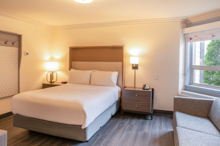 Bedroom 2, Holiday Inn VICTORIA � ELK LAKE by IHG, Capital