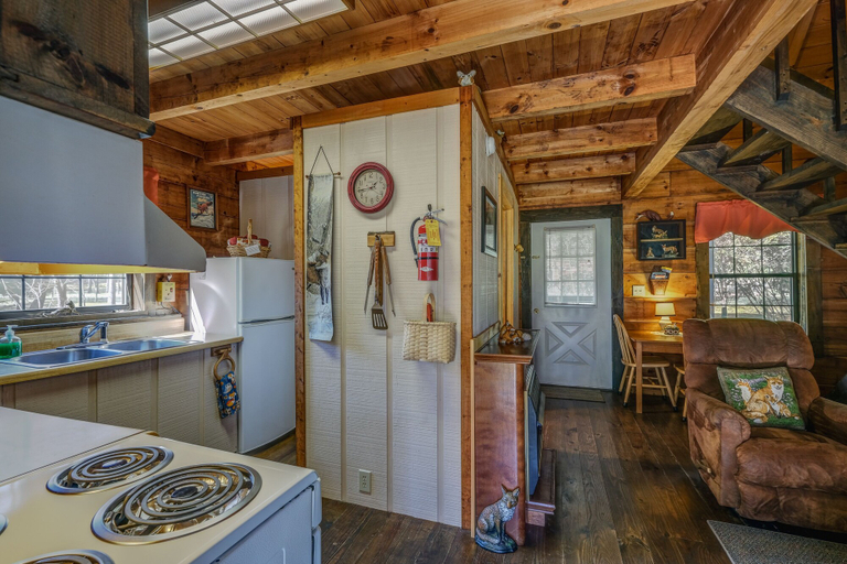 Food & Drinks, Cobb Creek Cabins, Cherokee