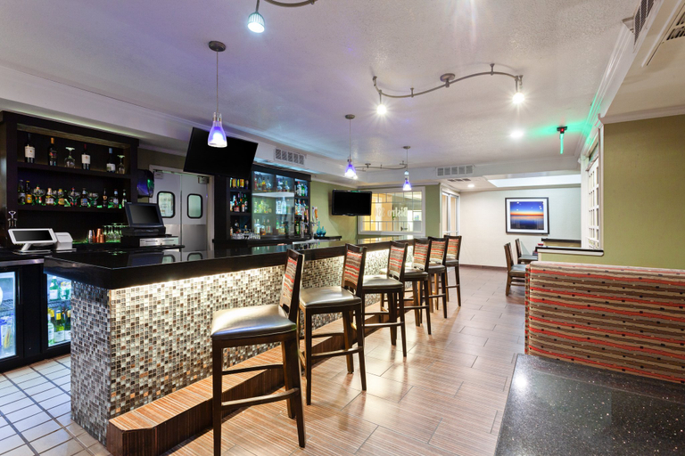 Food & Drinks 3, Holiday Inn & Suites SAN MATEO-SAN FRANCISCO SFO by IHG, San Mateo