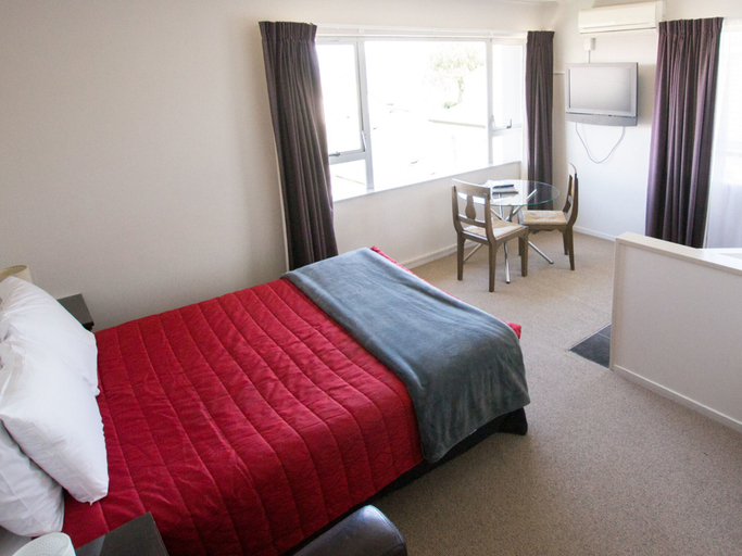 Bedroom 2, Absolute Lakeview Motel, Taupo