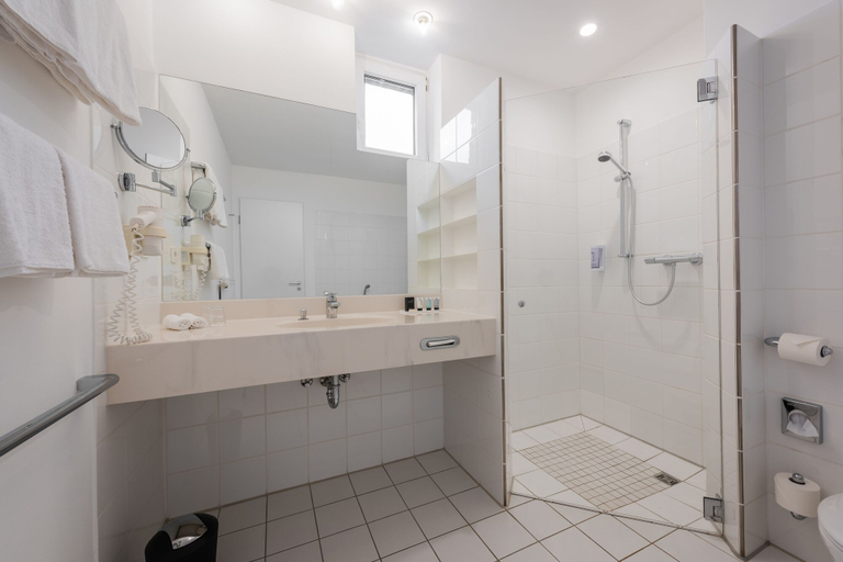 Bathroom 5, Hotel Alte Werft, Emsland