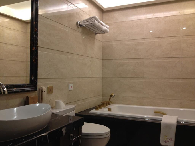 Bathroom, Lijiang Taohuadao Post Inn, Lijiang