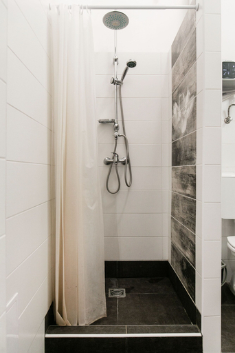 Bathroom 4, Nagy Diofa 18 Apartment II., Budapesti