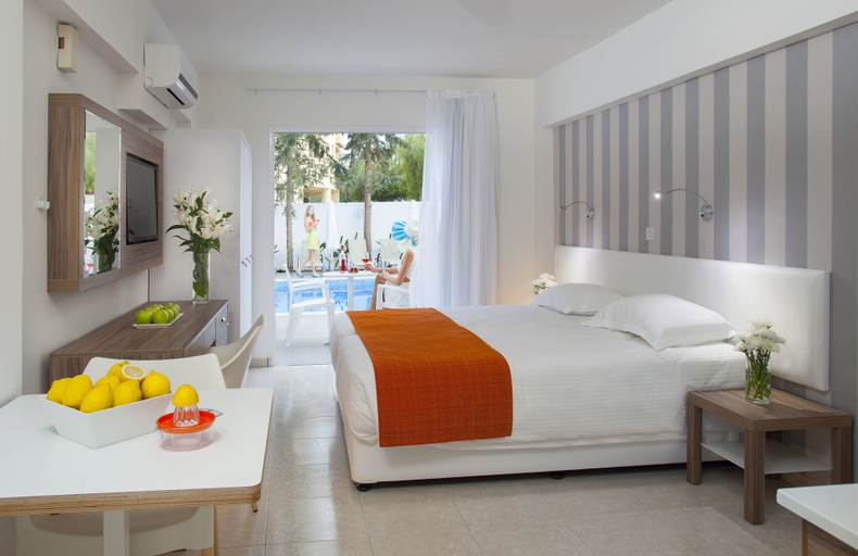 Bedroom 4, Princessa Vera Hotel Apartments