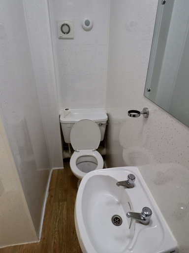 Bathroom 3, Blackpool Central Hotel, Blackpool