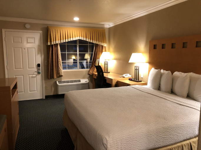 Bedroom 5, Lake Point Lodge, Lake