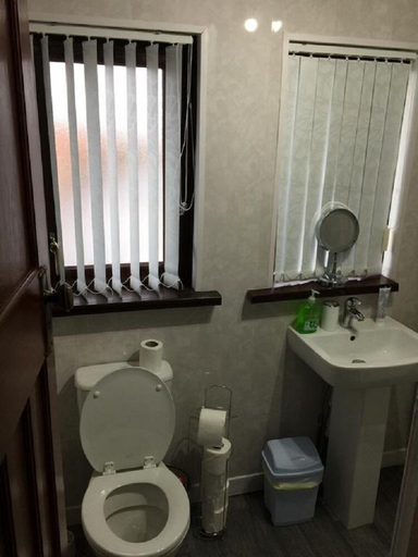 Bathroom 3, Crumlin Road Guesthouse, Belfast
