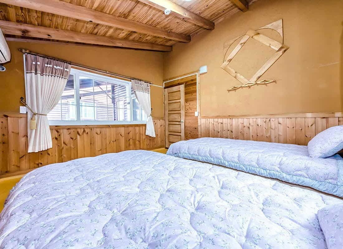 Bedroom 1, Toggine Pension, Jeju