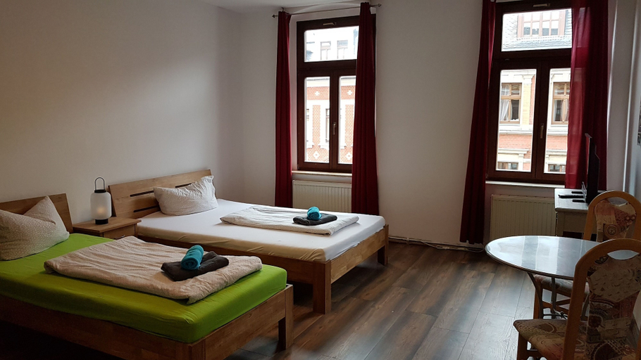 Bedroom 2, Phoenix, Chemnitz