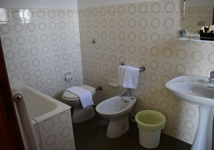 Bathroom 4, Hotel La Silvana, Brindisi