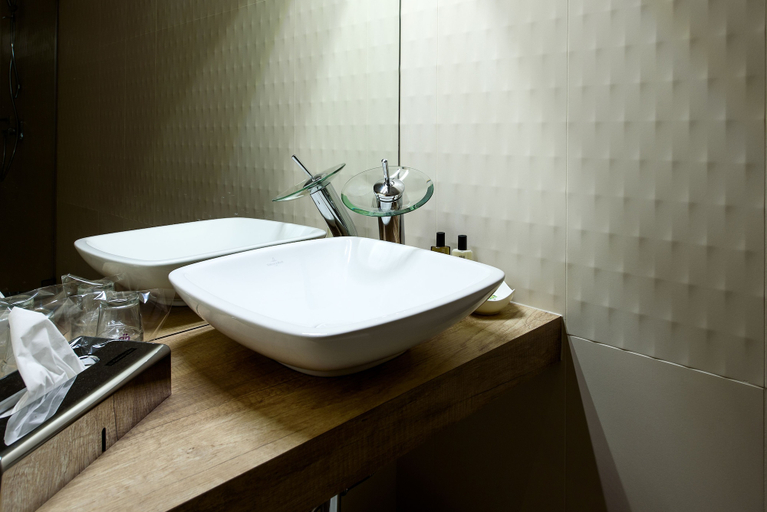 Bathroom 4, Karoly Corner Residences, Budapesti