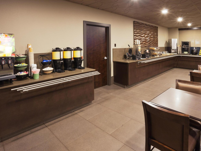 Food & Drinks 5, La Quinta Inn & Suites by Wyndham Seattle Downtown, Seattle