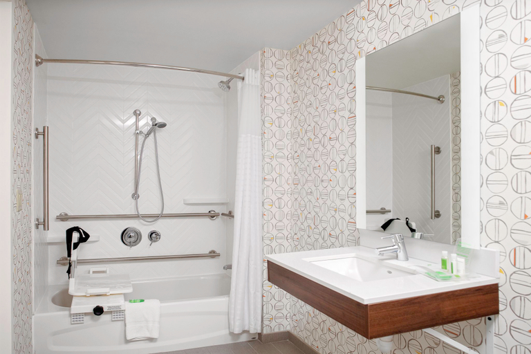 Bathroom 5, Holiday Inn & Suites BOSTON-PEABODY by IHG, Essex