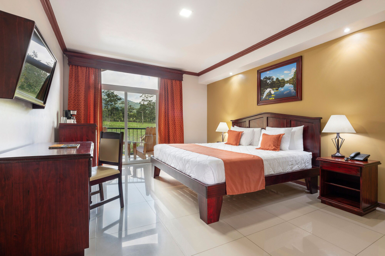 Bedroom 4, Hotel Magic Mountain SPA & Conference center, San Carlos
