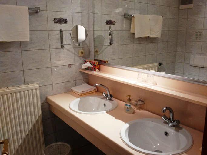Bathroom 5, Hotel Schauinsland, Ortenaukreis