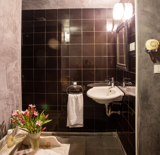 Bathroom 5, Castle XVIII, Lecce