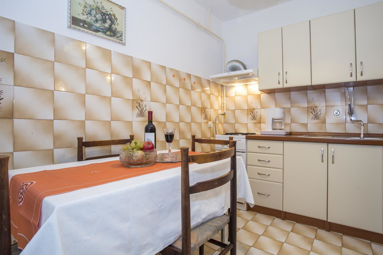 Others 5, Apartment 34, Pula
