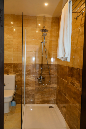 Bathroom 4, Riviera Taouyah Hotel, Conakry