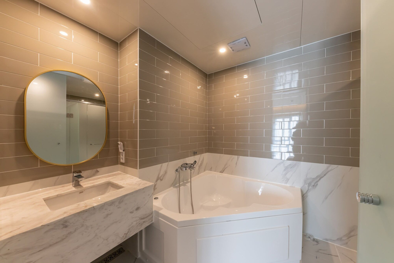 Bathroom 4, Browndot Hotel, Dong