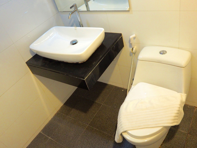 Bathroom 2, Big Zen Condotel, Muang Nonthaburi