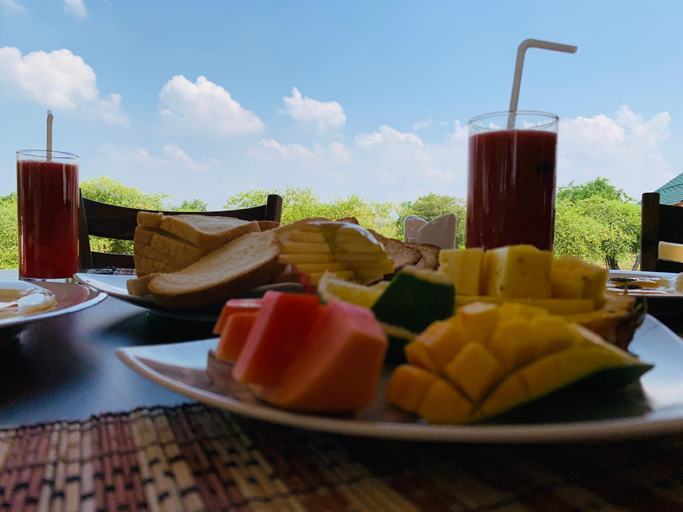 Food & Drinks