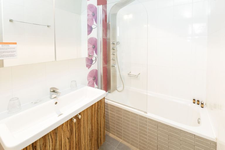 Bathroom 5, Sovereign Beach Hotel - All Inclusive, South Aegean