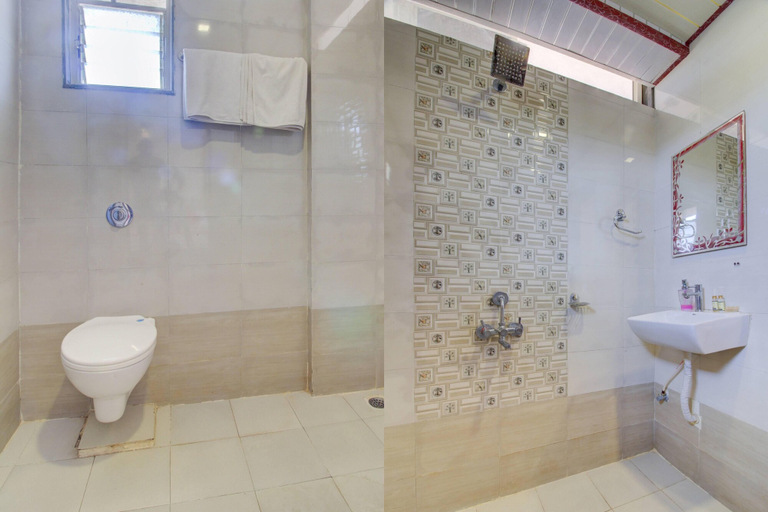 Bathroom, Hotel Royal Hills, Satara