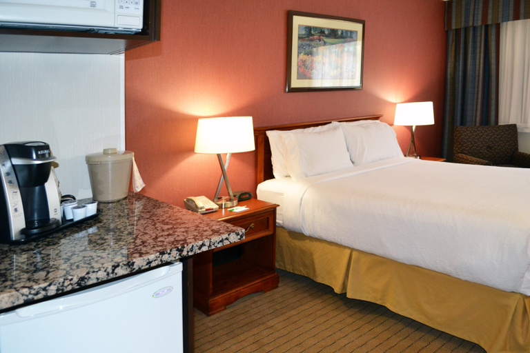 Bedroom 2, Holiday Inn HINTON by IHG, Division No. 14