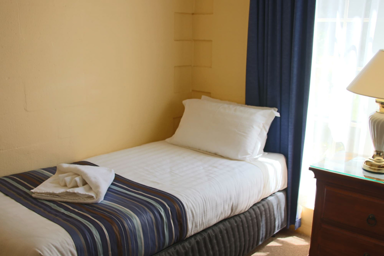 Bedroom 2, Swansea Cottages & Lodge Suites, Glamorgan-Spring Bay