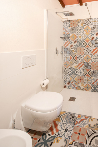 Bathroom 3, Castello di Bossi, Siena