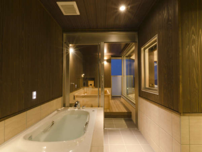 Bathroom 5, Hotel Sansuikan, Beppu