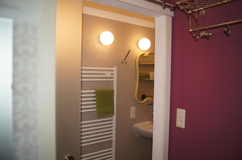 Bathroom 3, Altstadthaus Cityappartements, Graz