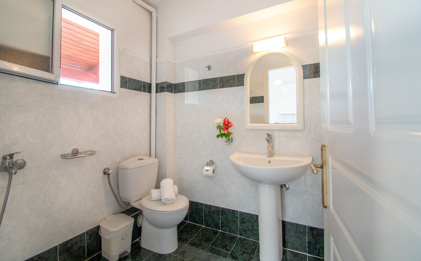 Bathroom 4, Baywatch Apartments, Ionian Islands