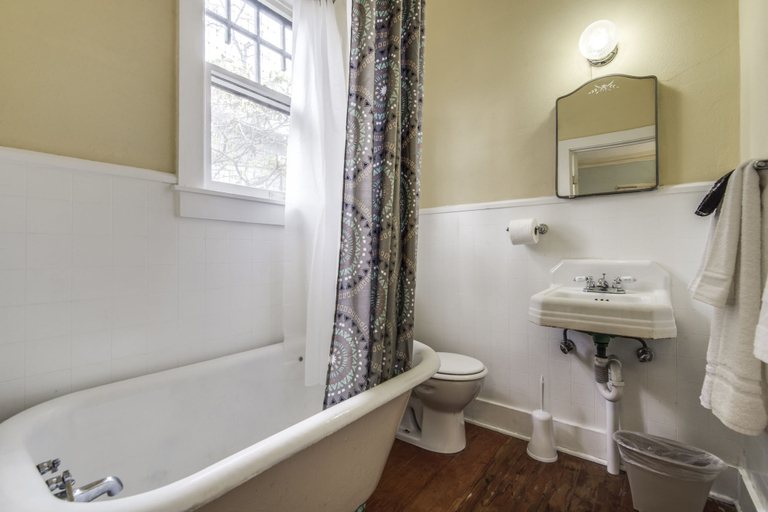 Bathroom, Lavanderie, Bexar