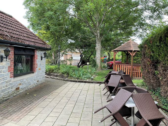 Others 5, Walnut Tree Hotel, Somerset