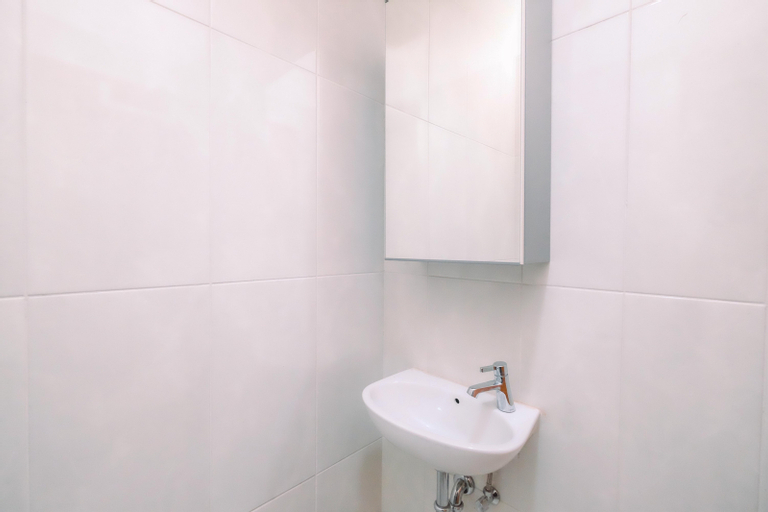 Bedroom 3, Simply Look Studio at Evenciio Margonda Apartment By Travelio, Depok