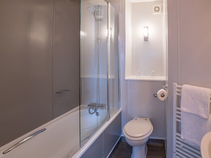 Bathroom 4, The George Inn, North Yorkshire