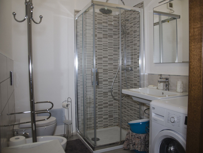 Bathroom 4, Casa Sparaglione, Sassari