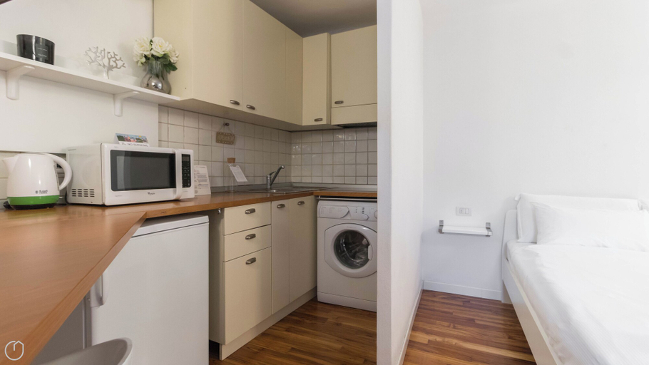 Others 5, Italianway - Moscova 52 A, Milano