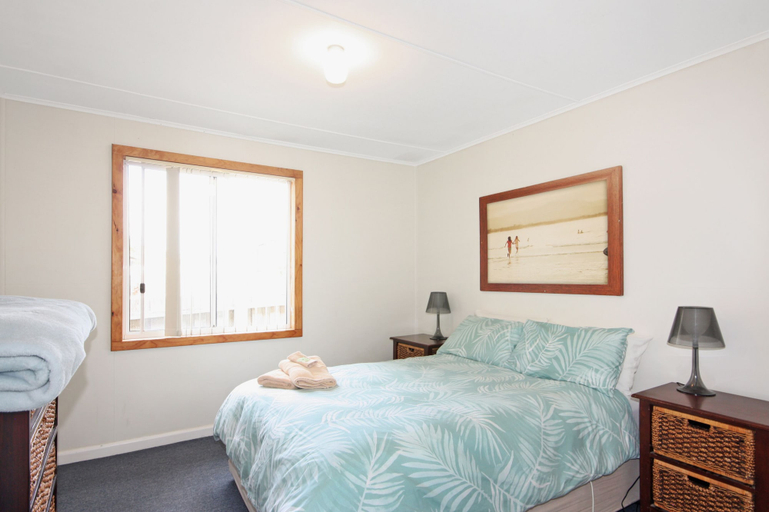 Bedroom 2, Carmens Inn, Break O'Day