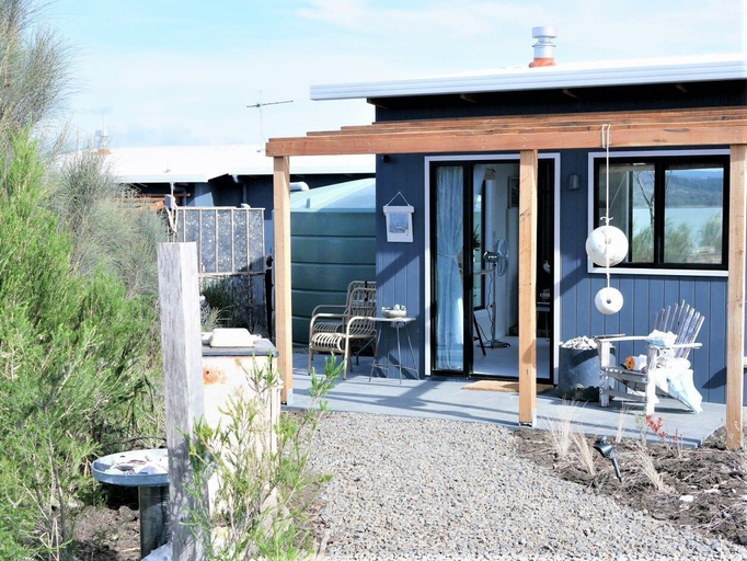 Exterior & Views 2, Flotsam Studio Accommodation, Tasman