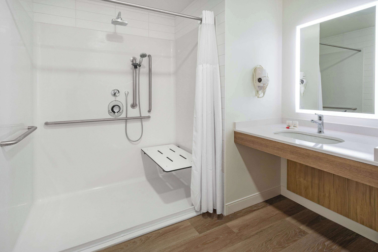 Bathroom 4, Microtel Inn & Suites by Wyndham Summerside, Prince